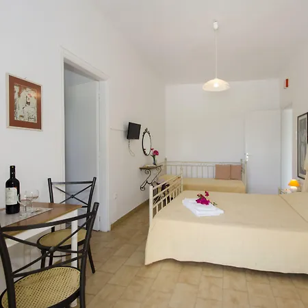 Elena Apartments Pollonia