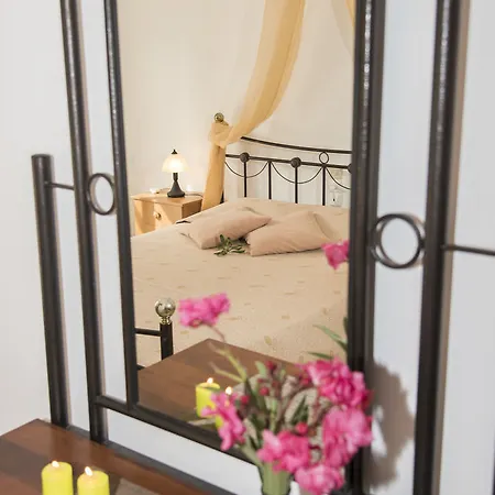 Elena Apartments *